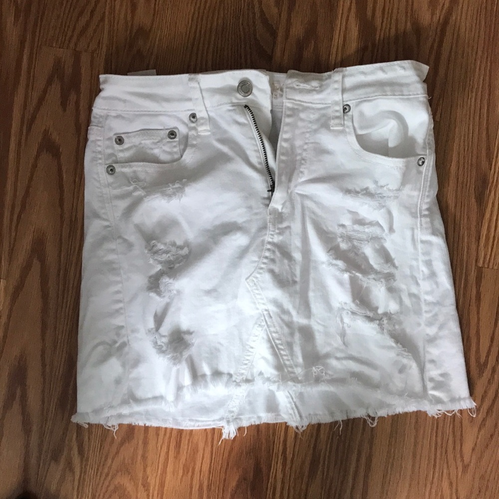 Stretchy ripped jean skirt white